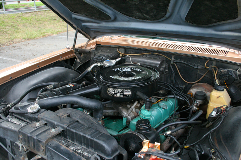 Illustration for article titled What It's Like To Drive Classic V8 Cruisers From Mercedes And Buick